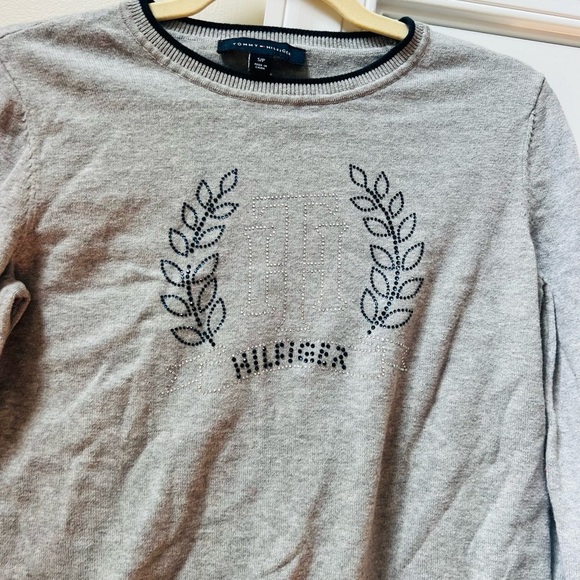 Tommy Hilfiger Gray Crewneck Sweater with Embroidered Logo - Picture 2 of 5